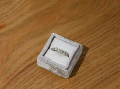 Alliance Américaine Vintage En Or Jaune Et Diamants -Castafiore Boutique alliance americaine vintage en or jaune et diamants 126754