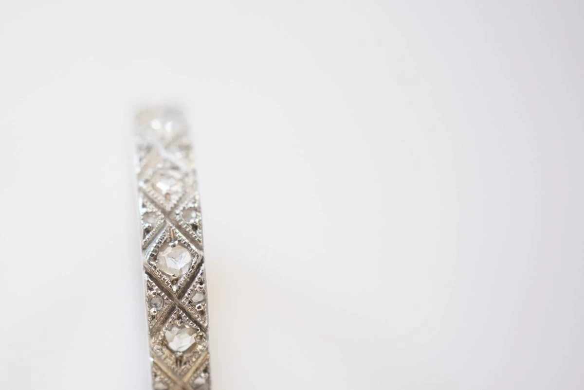 Bague Alliance En Or Blanc Diamants Sur Platine 4 Bague Alliance En Or Blanc Diamants Sur Platine – Image 4