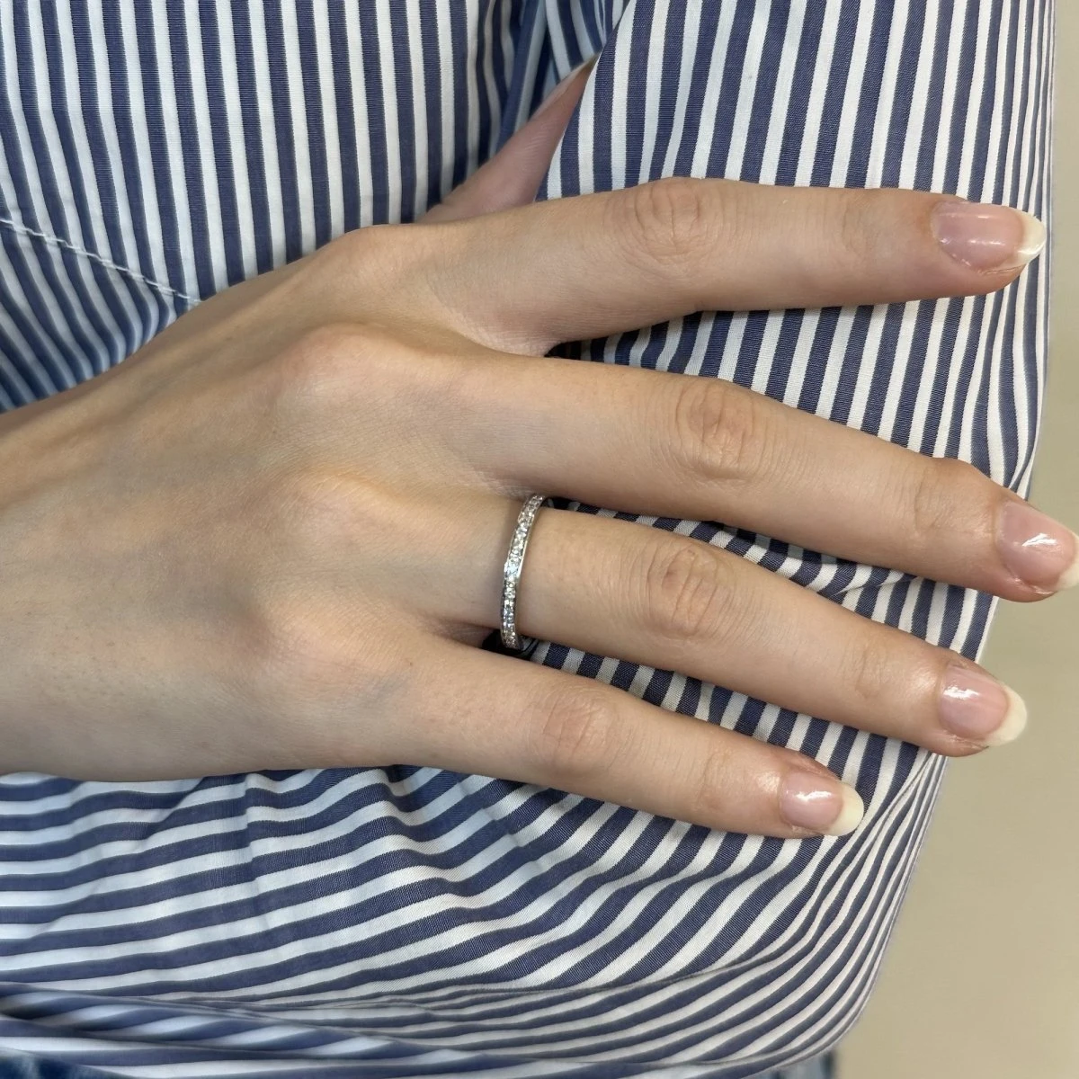 Bague Alliance VAN CLEEF & ARPELS "Romance" En Platine Et Diamants 6 Bague Alliance VAN CLEEF & ARPELS "Romance" En Platine Et Diamants – Image 6