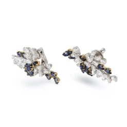 Boucles D'oreilles Clip CHAUMET En Or Blanc, Or Jaune, Platine, Saphirs Et Diamants -Castafiore Boutique avant premiere boucles doreilles clip chaumet en or blanc or jaune platine saphirs et diamants 514722