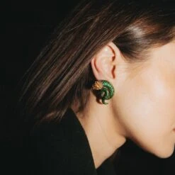 Boucles D'oreilles Clip LALAOUNIS Serpents En Or Jaune, émail, Rubis Et Diamants 6 Boucles D'oreilles Clip LALAOUNIS Serpents En Or Jaune, émail, Rubis Et Diamants -Castafiore Boutique avant premiere boucles doreilles clip lalaounis serpents en or jaune email rubis et diamants 425245