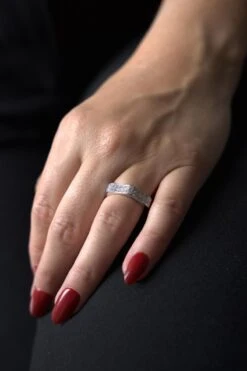 Bague Alliance Américaine MONTBLANC "4810" En Or Blanc Et Diamants 8 Bague Alliance Américaine MONTBLANC "4810" En Or Blanc Et Diamants -Castafiore Boutique bague alliance americaine montblanc 4810 en or blanc et diamants 916010