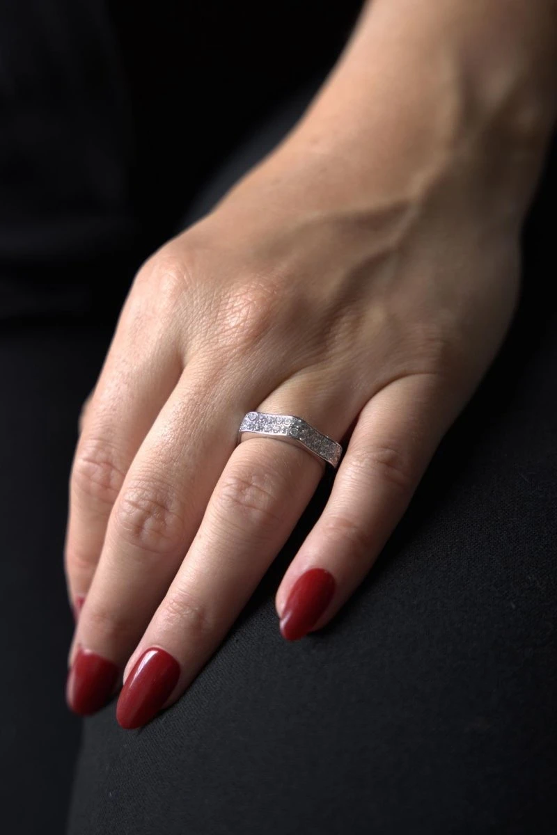 Bague Alliance Américaine MONTBLANC "4810" En Or Blanc Et Diamants 2 Bague Alliance Américaine MONTBLANC "4810" En Or Blanc Et Diamants – Image 2