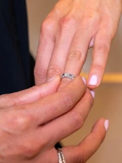 Bague Alliance "Bee My Love" En Or Blanc Et Diamants -Castafiore Boutique bague alliance bee my love en or blanc et diamants 993064