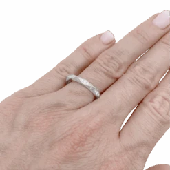 Miller Bague Alliance BOUCHERON "Facette" En Platine, Diamants. 5 Miller Bague Alliance BOUCHERON "Facette" En Platine, Diamants. -Castafiore Boutique bague alliance boucheron facette en platine diamants 232028