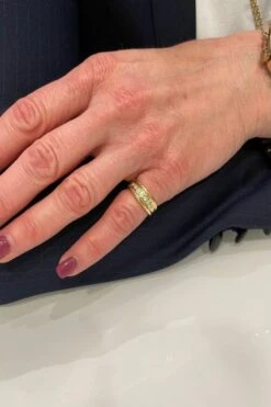 Bague Alliance En Or Jaune Et Diamant -Castafiore Boutique bague alliance en or jaune et diamant 822189