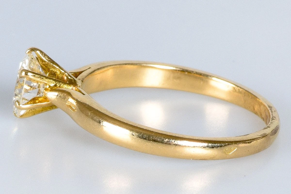 Bague Alliance Solitaire En Or 18 Carats Ornée D’1 Diamant 1ct 3 Bague Alliance Solitaire En Or 18 Carats Ornée D’1 Diamant 1ct – Image 3