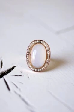 Bague Ancienne Or Rose Calcédoine Bleu Gris Adularescente Et Perles