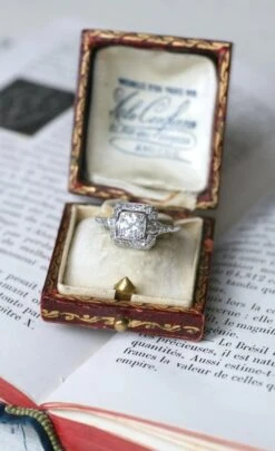 Bague Art Deco Carrée Diamants 1,45 Cts 17 Bague Art Deco Carrée Diamants 1,45 Cts -Castafiore Boutique bague art deco carree diamants 145 cts 511056