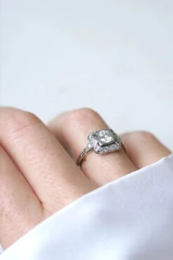 Bague Art Deco Carrée Diamants 1,45 Cts 13 Bague Art Deco Carrée Diamants 1,45 Cts -Castafiore Boutique bague art deco carree diamants 145 cts 687782