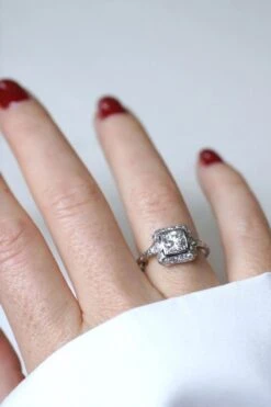 Bague Art Deco Carrée Diamants 1,45 Cts 15 Bague Art Deco Carrée Diamants 1,45 Cts -Castafiore Boutique bague art deco carree diamants 145 cts 871444