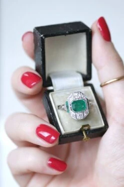 Bague Art Déco émeraude 1,30 Ct Et Diamants -Castafiore Boutique bague art deco emeraude 130 ct et diamants 941621