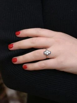 Bague Art Déco Or Diamants Saphirs Calibrés -Castafiore Boutique bague art deco or diamants saphirs calibres 485243