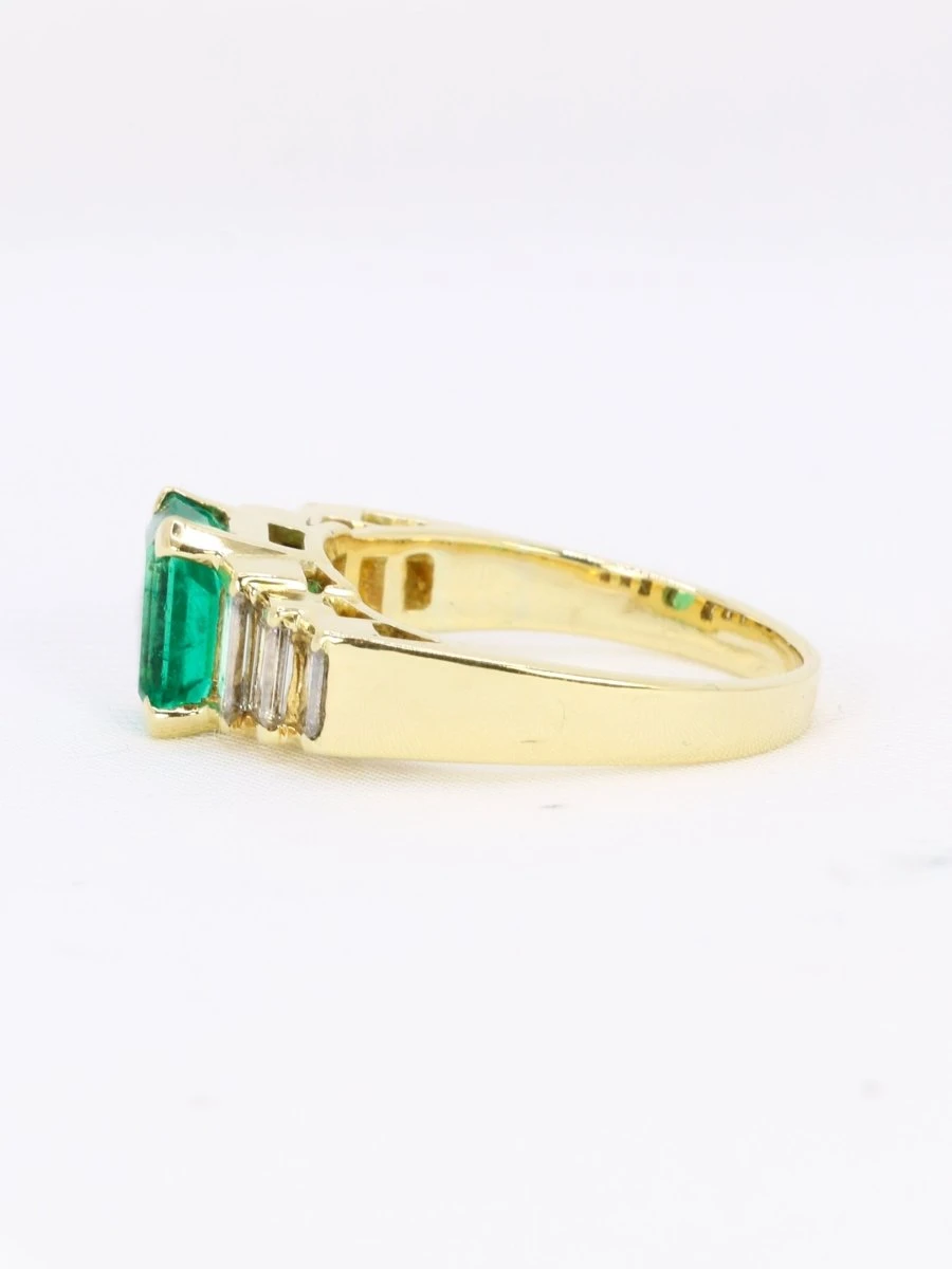 Bague Art Deco Or Jaune Diamants Emeraude Colombienne Muzo 1,9 Carat 5 Bague Art Deco Or Jaune Diamants Emeraude Colombienne Muzo 1,9 Carat – Image 5