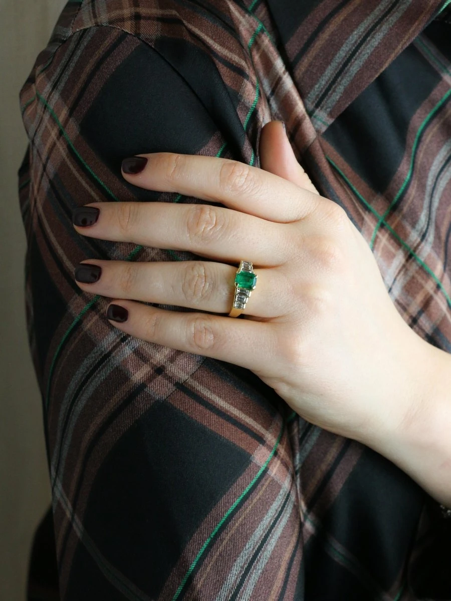 Bague Art Deco Or Jaune Diamants Emeraude Colombienne Muzo 1,9 Carat 10 Bague Art Deco Or Jaune Diamants Emeraude Colombienne Muzo 1,9 Carat – Image 10