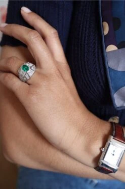 Bague Art Déco Pavée En Platine, émeraude Et Diamants -Castafiore Boutique bague art deco pavee en platine emeraude et diamants 467182