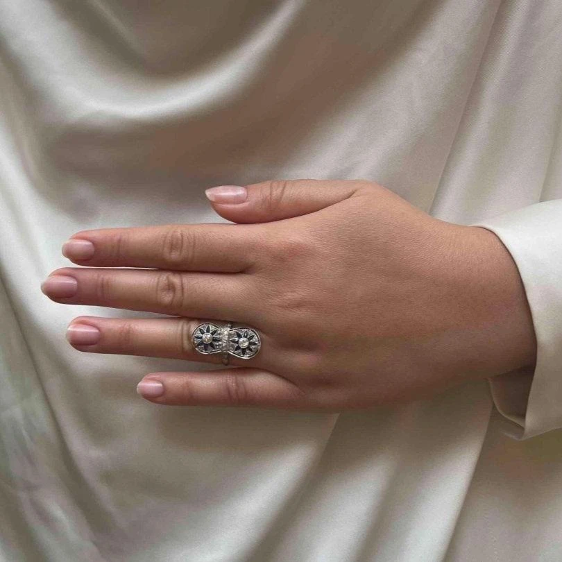 Bague Art Déco En Or Blanc, Platine, Saphirs Et Diamants 2 Bague Art Déco En Or Blanc, Platine, Saphirs Et Diamants – Image 2