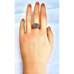 Bague Bandeau En Or Jaune, Topaze Et Diamants -Castafiore Boutique bague bandeau en or jaune 18 caratstopaze et diamants 105800