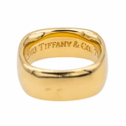 Bague Bandeau TIFFANY & CO. "Carrée à Coussin" En Or Jaune -Castafiore Boutique bague bandeau tiffany co carree a coussin en or jaune 907129
