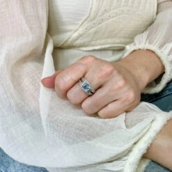 Bague Bandeau Topaze Taille émeraude Et Diamants En Or Blanc -Castafiore Boutique bague bandeau topaze taille emeraude et diamants en or blanc 779268