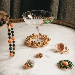 Bague Bandeau VAN CLEEF & ARPELS En Or Jaune, Corail, Onyx Et Diamants 15 Bague Bandeau VAN CLEEF & ARPELS En Or Jaune, Corail, Onyx Et Diamants -Castafiore Boutique bague bandeau van cleef arpels en or jaune corail onyx et diamants 401990