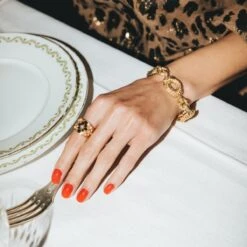 Bague Bandeau VAN CLEEF & ARPELS En Or Jaune, Corail, Onyx Et Diamants 9 Bague Bandeau VAN CLEEF & ARPELS En Or Jaune, Corail, Onyx Et Diamants -Castafiore Boutique bague bandeau van cleef arpels en or jaune corail onyx et diamants 734849