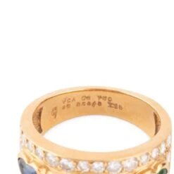 Bague Bandeau VAN CLEEF & ARPELS En Or Jaune, Saphir, Rubis, émeraude Et Diamants -Castafiore Boutique bague bandeau van cleef arpels en or jaune saphir rubis emeraude et diamants 840407