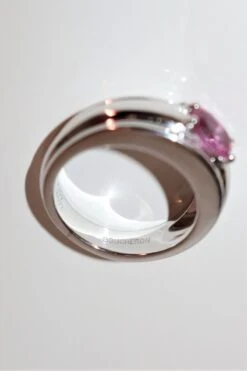 Bague BOUCHERON "Axelle" En Or Blanc Et Saphir Rose -Castafiore Boutique bague boucheron axelle en or blanc et saphir rose 170215