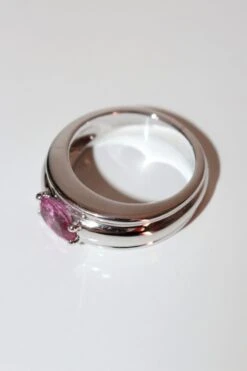 Bague BOUCHERON "Axelle" En Or Blanc Et Saphir Rose -Castafiore Boutique bague boucheron axelle en or blanc et saphir rose 180095