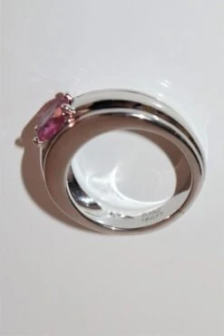 Bague BOUCHERON "Axelle" En Or Blanc Et Saphir Rose -Castafiore Boutique bague boucheron axelle en or blanc et saphir rose 562832