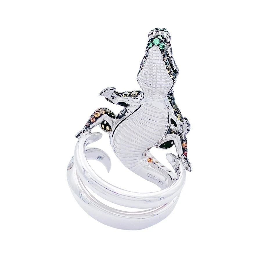 Miller Bague Boucheron Crocodile En Or Blanc, Sertie De Diamants Et Pierres De Couleur 9 Miller Bague Boucheron Crocodile En Or Blanc, Sertie De Diamants Et Pierres De Couleur – Image 9