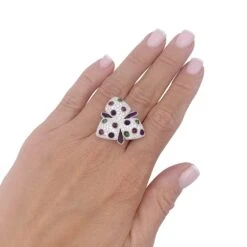 Miller Bague CARTIER "Caresse D'Orchidées" En Or Blanc, Diamants, Pierres De Couleurs. -Castafiore Boutique bague cartier caresse dorchidees en or blanc diamants pierres de couleurs 932376