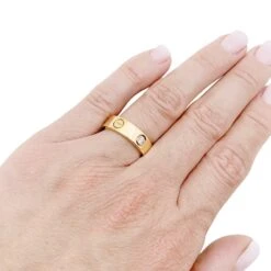 Miller Bague Cartier "Love 3 Diamants" En Or Jaune Et Diamants -Castafiore Boutique bague cartier love 3 diamants en or jaune et diamants 550929