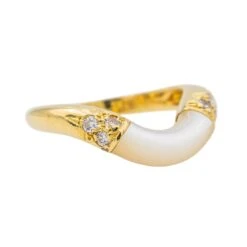Bague CARTIER En Or Jaune, Pierre De Lune Et Diamants -Castafiore Boutique bague cartier pierre de lune en or jaune 255134