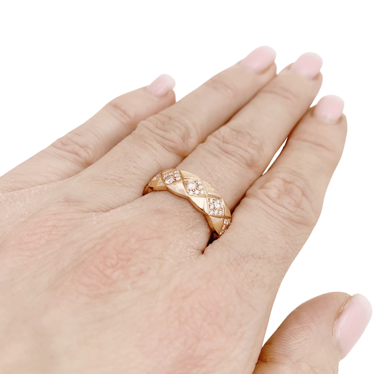 Miller Bague CHANEL, "Coco Crush", En Or Beige Et Diamant 2 Miller Bague CHANEL, "Coco Crush", En Or Beige Et Diamant – Image 2