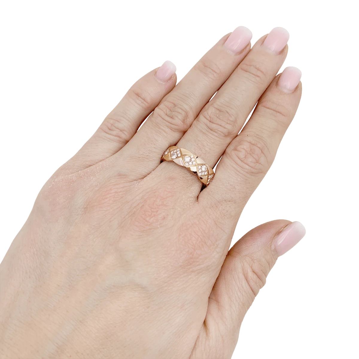Miller Bague CHANEL, "Coco Crush", En Or Beige Et Diamant 3 Miller Bague CHANEL, "Coco Crush", En Or Beige Et Diamant – Image 3