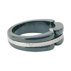 Miller Bague CHANEL "Ultra" En Céramique, Or Blanc Et Diamants. 13 Miller Bague CHANEL "Ultra" En Céramique, Or Blanc Et Diamants. -Castafiore Boutique bague chanel ultra en ceramique or blanc et diamants 181383