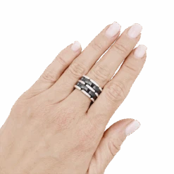 Miller Bague CHANEL "Ultra" En Or Blanc, Céramique Noire Et Diamants 7 Miller Bague CHANEL "Ultra" En Or Blanc, Céramique Noire Et Diamants -Castafiore Boutique bague chanelultra en or blanc ceramique noire et diamants 274236