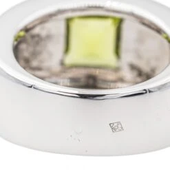 Bague CHAUMET Jonc "Bella" En Or Blanc Et Péridot -Castafiore Boutique bague chaumet jonc bella en or blanc et peridot 218902