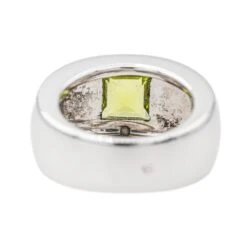 Bague CHAUMET Jonc "Bella" En Or Blanc Et Péridot -Castafiore Boutique bague chaumet jonc bella en or blanc et peridot 579969