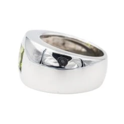 Bague CHAUMET Jonc "Bella" En Or Blanc Et Péridot -Castafiore Boutique bague chaumet jonc bella en or blanc et peridot 726477