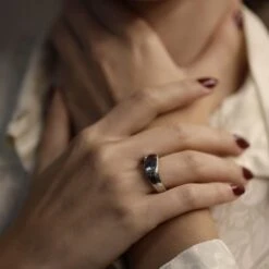 Bague Jonc CHAUMET En Or Gris 10 Bague Jonc CHAUMET En Or Gris -Castafiore Boutique bague chaumet valse en or gris 18 cts de 1995 taille 54 papiers dorigine 538988