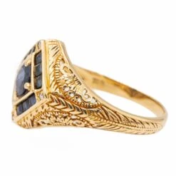 Bague Chevalière En Or Jaune Et Saphirs -Castafiore Boutique bague chevaliere en or jaune et saphirs 589680