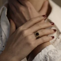 Bague Chevalière En Or Jaune, émail Et Grenat -Castafiore Boutique bague chevaliere napoleon iii en or jaune 18k avec email et grenat taille 54 345655