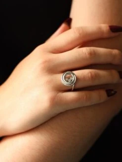 Bague CHOPARD "Happy Diamonds" En Or Blanc Et Diamants 17 Bague CHOPARD "Happy Diamonds" En Or Blanc Et Diamants -Castafiore Boutique bague chopard happy diamonds en or blanc et diamants 844646