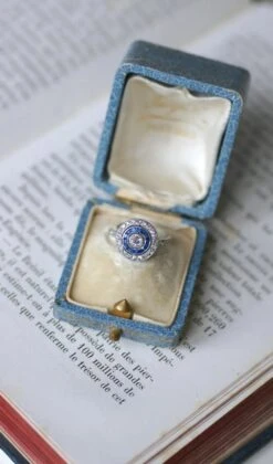 Bague Cible Art Deco Saphirs Et Diamants -Castafiore Boutique bague cible art deco saphirs et diamants 600207