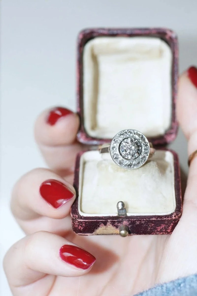 Bague Cible Ronde Art Déco Diamants 8 Bague Cible Ronde Art Déco Diamants – Image 8