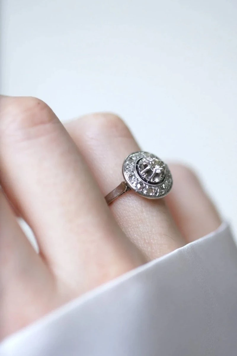 Bague Cible Ronde Art Déco Diamants 6 Bague Cible Ronde Art Déco Diamants – Image 6
