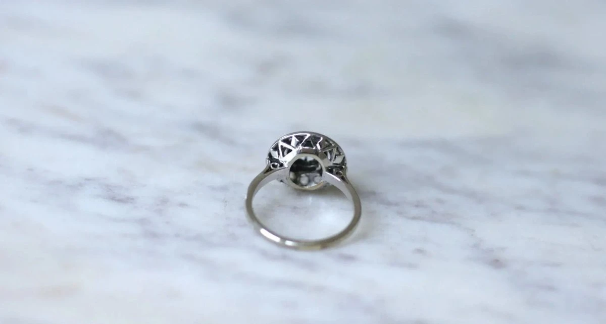 Bague Cible Ronde Art Déco Diamants 7 Bague Cible Ronde Art Déco Diamants – Image 7
