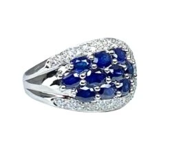 Bague Bandeau En Or Blanc, Saphirs Et Diamants 7 Bague Bandeau En Or Blanc, Saphirs Et Diamants -Castafiore Boutique bague cocktail en or blanc saphir et diamants 855844